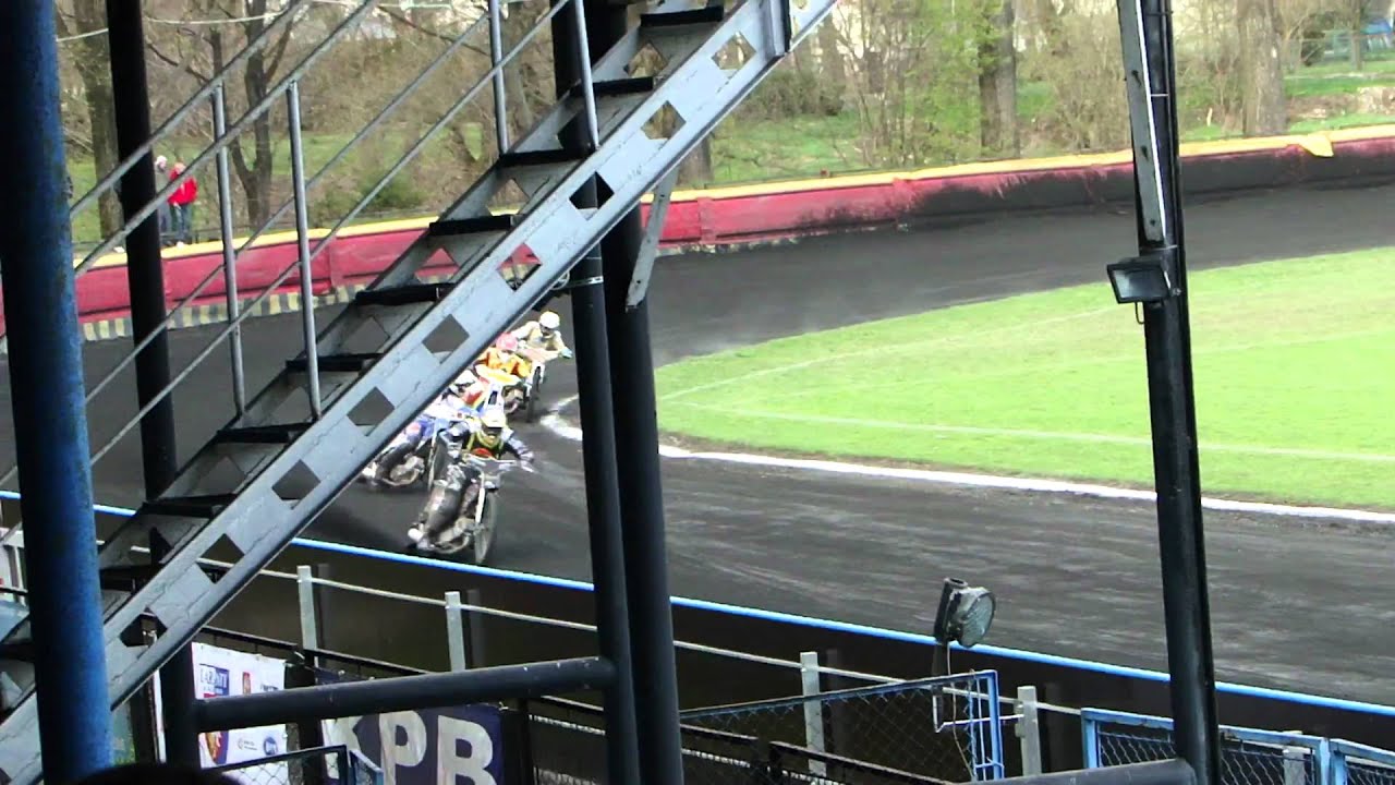 P&Oacute;ŁFINAŁ ZŁOTEGO KASKU - KROSNO 13.04.2011 - Bieg 13 z udziałem BORYSA MITURSKIEGO
