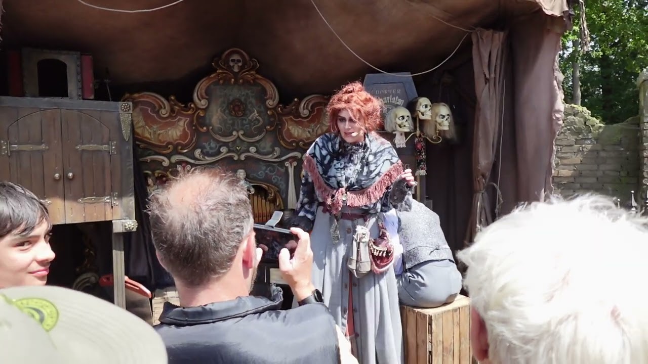 Dr. Charlatans Cabaret Macabre show in de zomer Efteling 2025