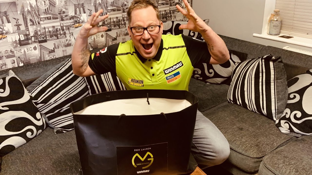 BEST DARTS GIFT EVER FROM MICHAEL VAN GERWEN - WINMAU SIGNS MVG