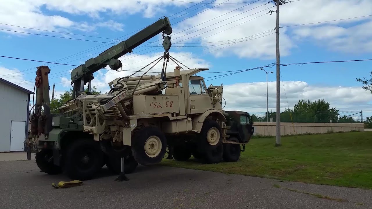 Unloading a FLU419 Unimog with the MK48/MK15 Wrecker