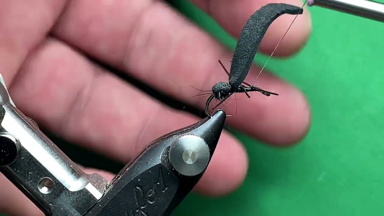 Fly Tying. La Justiciera. Hormiga para barbo 2.0.