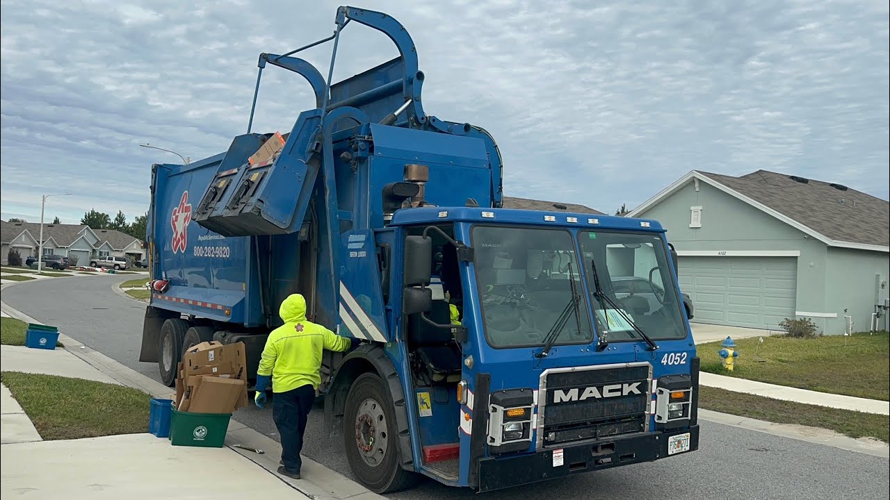 Mack LR KANN Recycler Truck on Post Christmas Cardboard on Republic Services Final Day in Hernando 