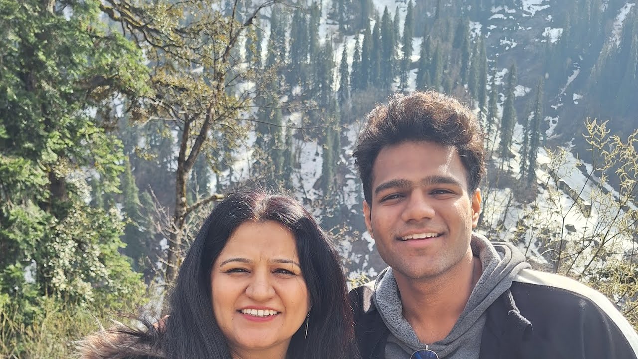 Mall road Manali fun ,phir Kand hoogaya atal tunnel se pehle. 