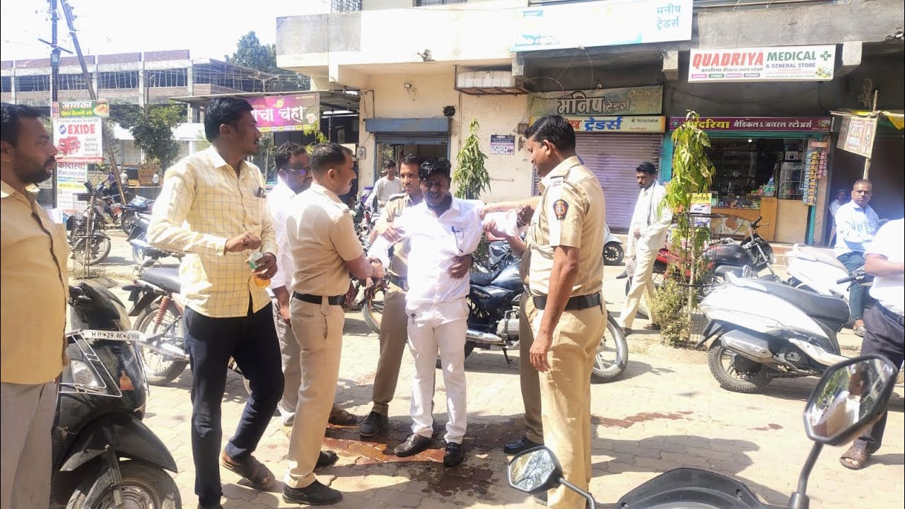 दिग्रस नगरपरिषदेसमोर तरुणाचा आत्मदहनाचा प्रयत्न; पोलिसांनी प्रसंगवधान राखत वाचवले प्राण!