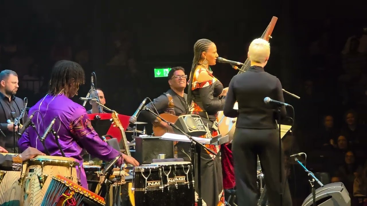 Sona Jobarteh Performs 