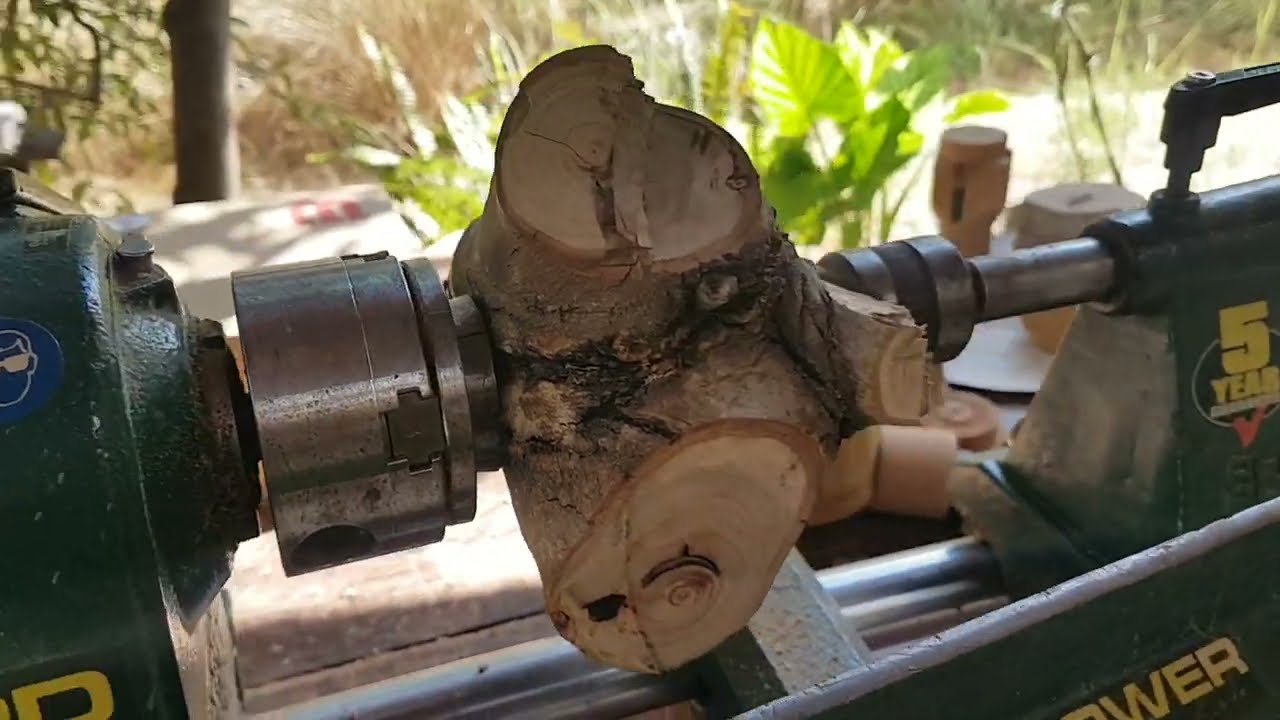 חריטה בעץ- קערת אקליפטוס קטנה - Eucalyptus wood DIY
