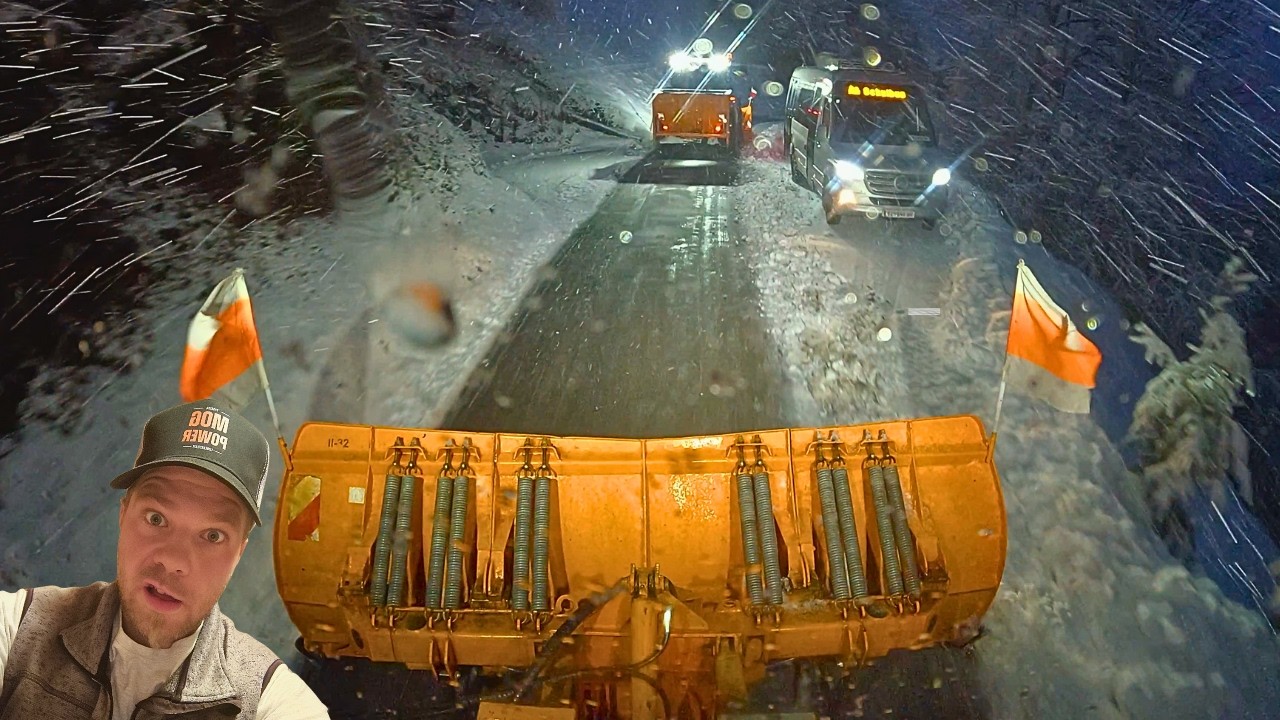 ❄️Great snow removal from last winter in the mountains with @Agrarvideos Lipperhof ❄️Unimog #asmr