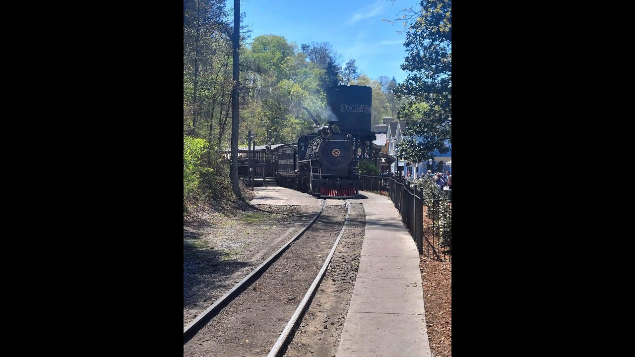 Shopping at Dollywood!