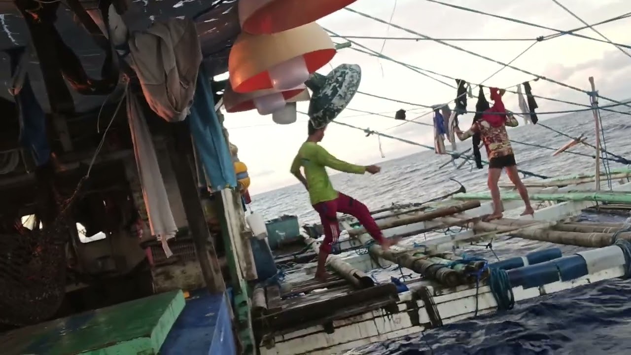 Kargado Ang mga peratang service,sa mother boat Naman kain Ang dorado