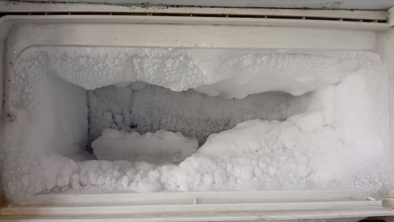 Freezer Frost Scrapping | Ice Asmr | Huge Frost | Ice Eating❄️💙 #freezerfrost #iceasmr #iceaddict