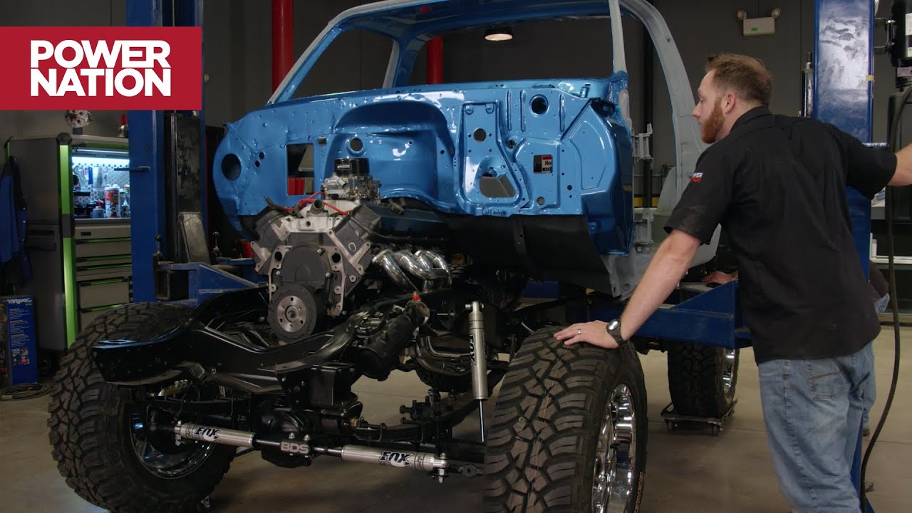 Nuestro Chevy Blazer llega al estudio de pintura para una nueva capa.
