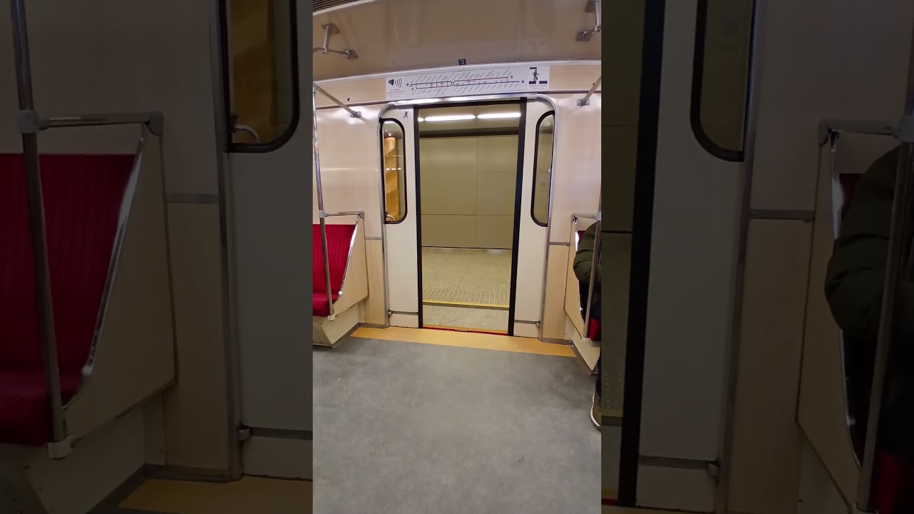 Praca Drzwi w pociągu Serii 81.571.712/572
