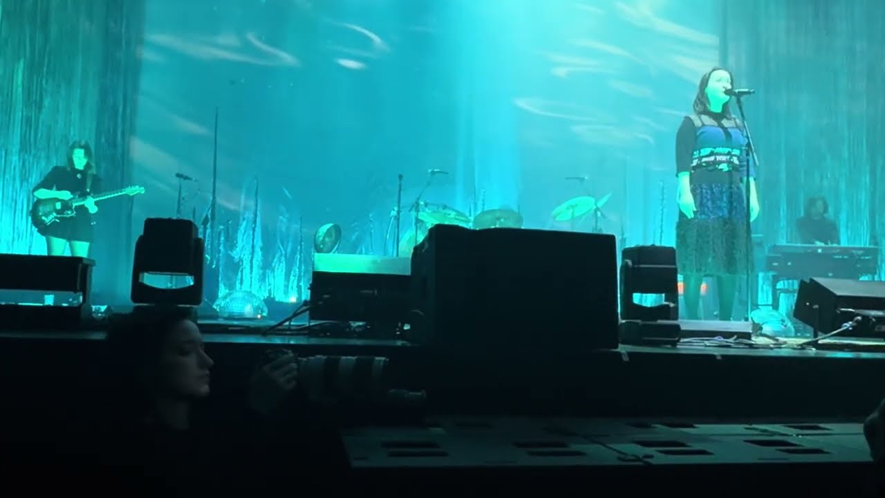 Mitski, “Pearl Diver” Live