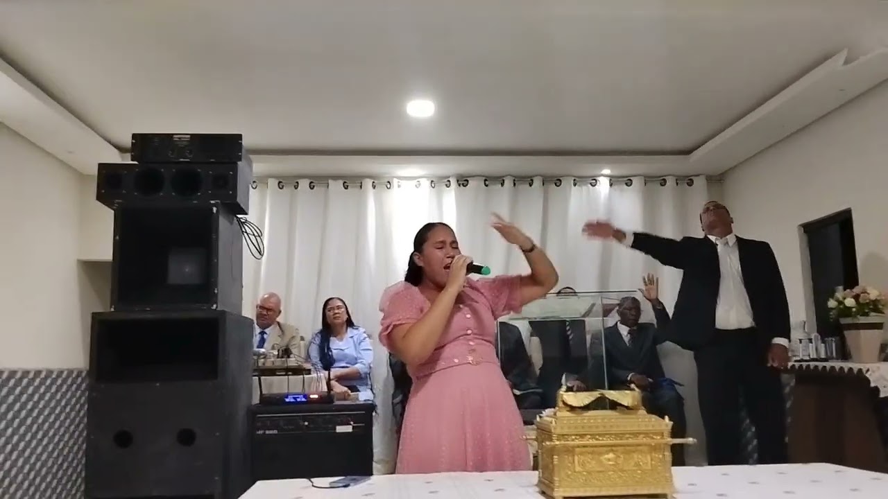 Eu profetizo que Deus vai fazer a vitória pra você , vc crê nisto ? 