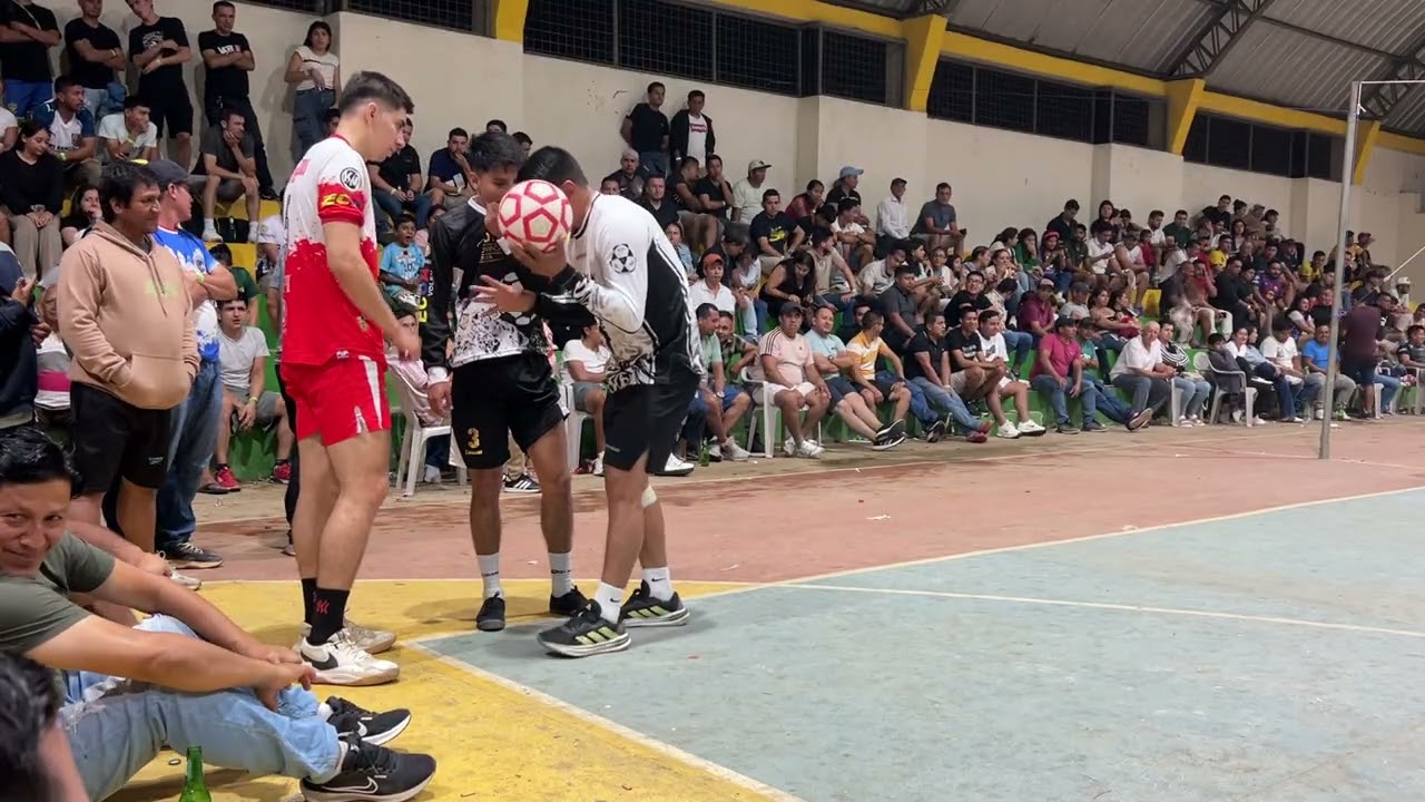 El Suco vs Ander / Dw Ecuavoley / Bellamaria