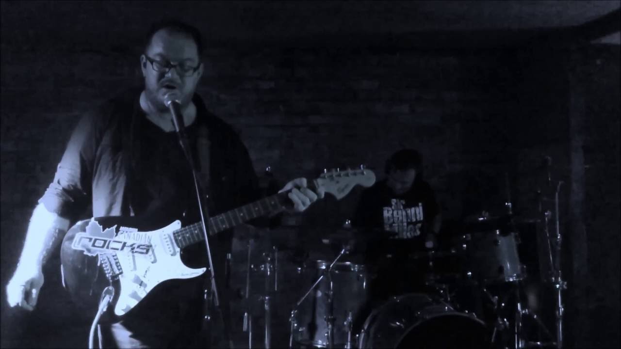 Bullerbyne - Famous (CAF&Eacute; V LESE 30.9.2016)