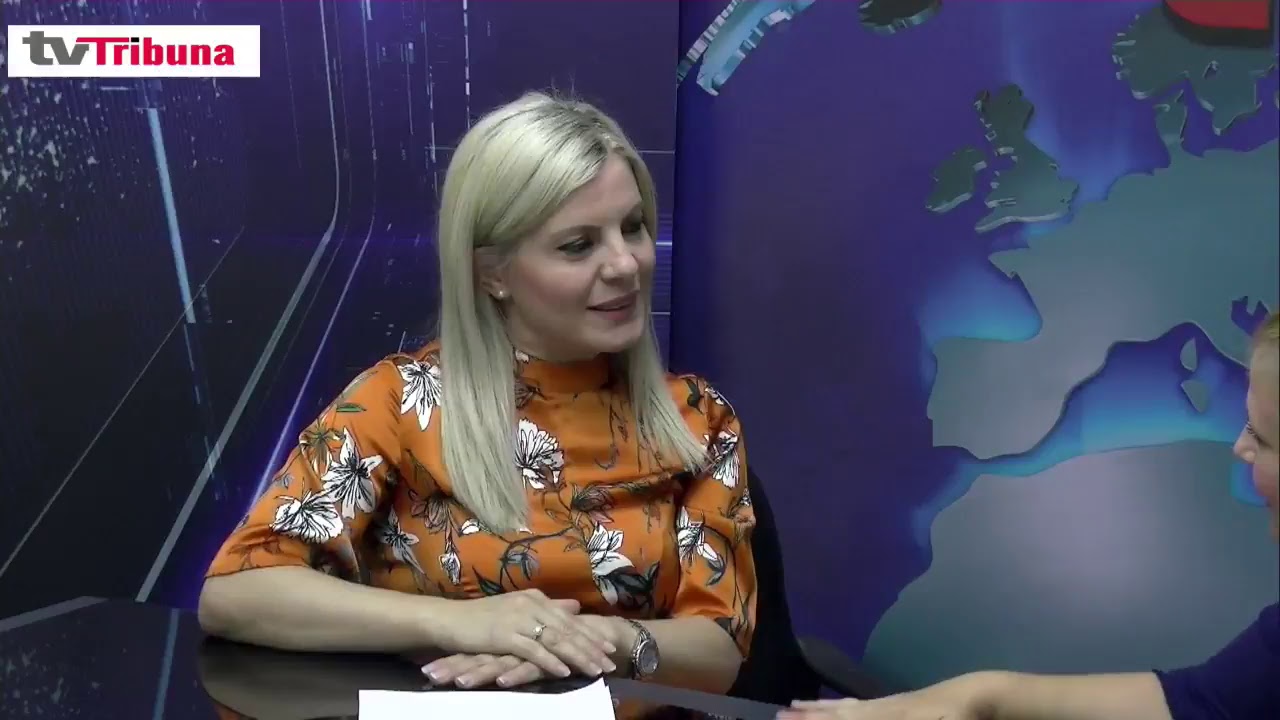 Poetesha Brikena Qama, e ftuar e gazetares Juli Ndriko