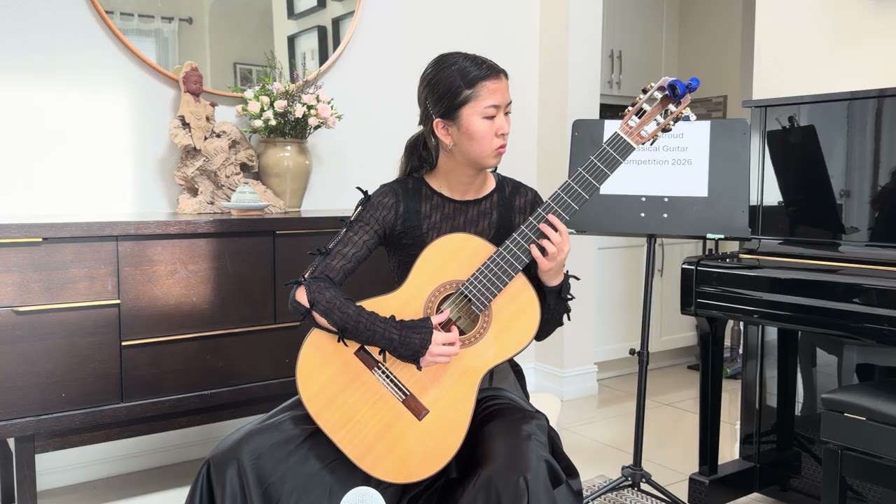 Alicia Suen playing El Decameron Negro3 by Leo Brouwer