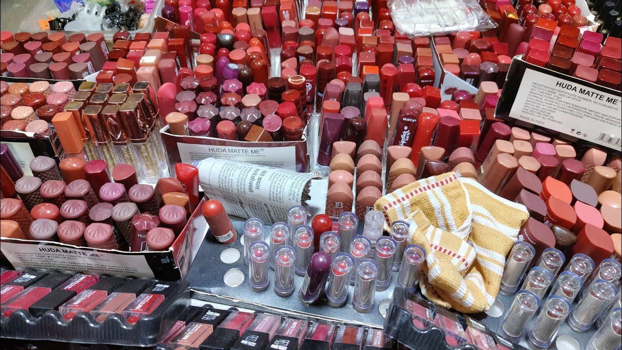 lipstick 💄💋 colection cosmetics 💅💄💄💅💄 लिपस्टिक सेल करते हुए#sucsess #मार्केट_भाव #marketing #lipstic