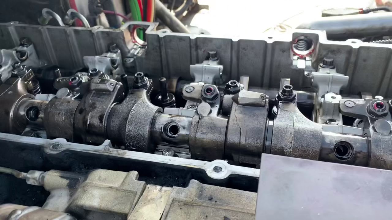 DD15 and DD13, leaking CAM seal housing Part 1