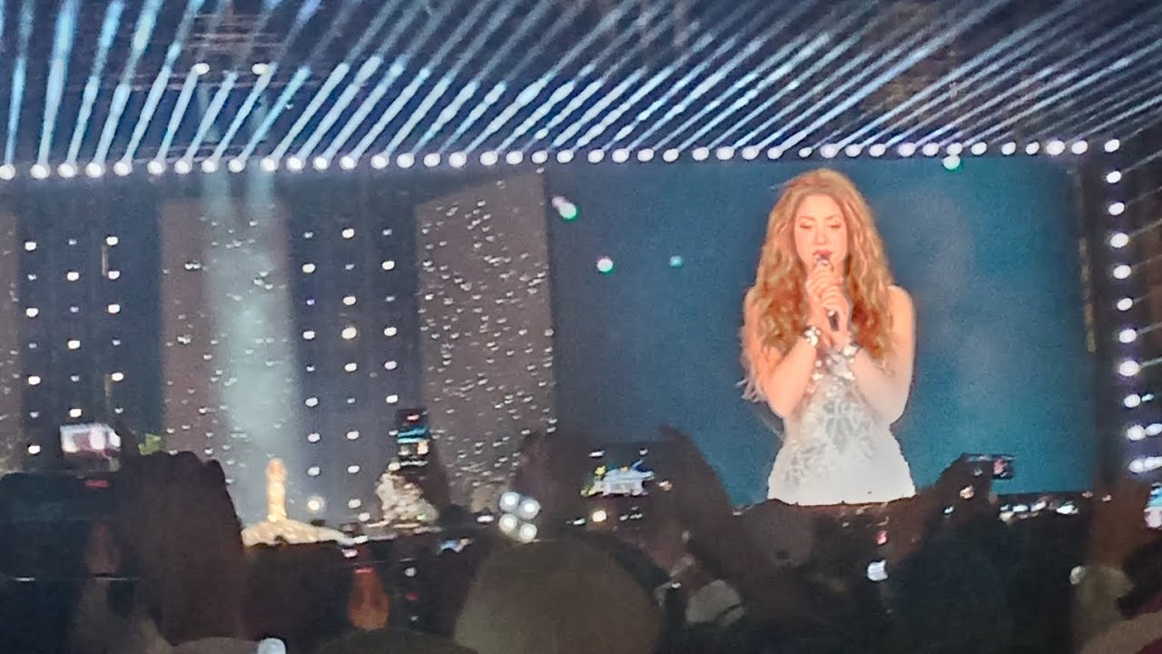 Shakira 🐺 Waka Waka 🇲🇽 #LMYNLWorldTourZocalo #ShakiraEnElZocalo