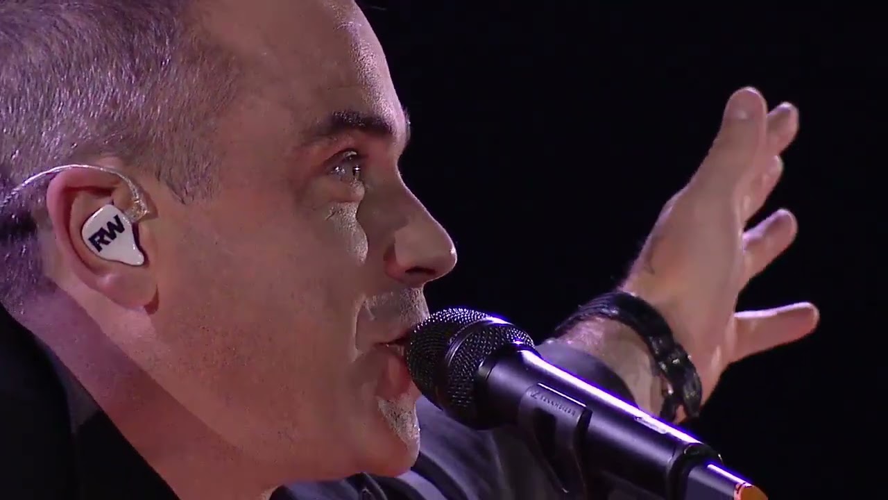 Robbie Williams - Let Me Entertain You (Live in Adelaide)