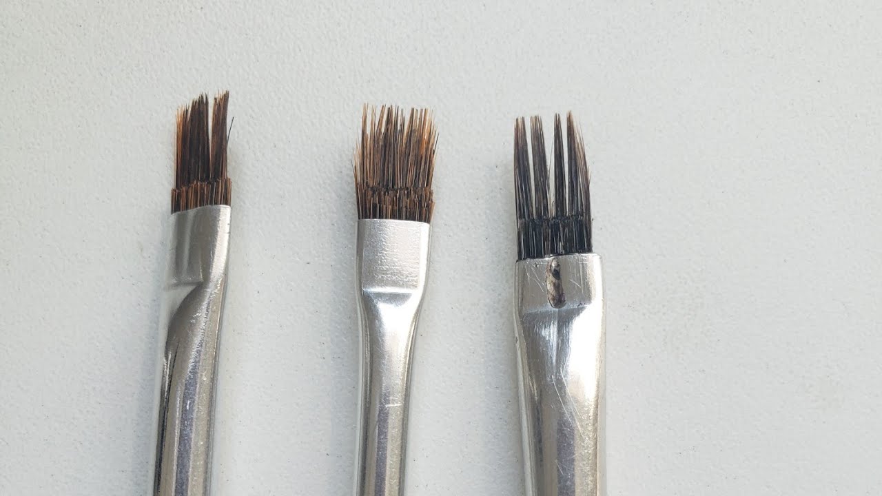 Como preparar um pincel pra fazer  cachinhos de boneca pintada em tecido.