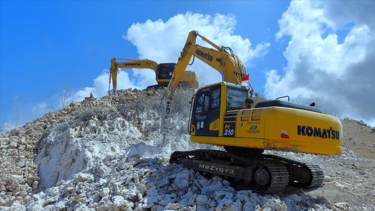 Komatsu PC210 Excavator Build a New Limestone Road from the Hills Top