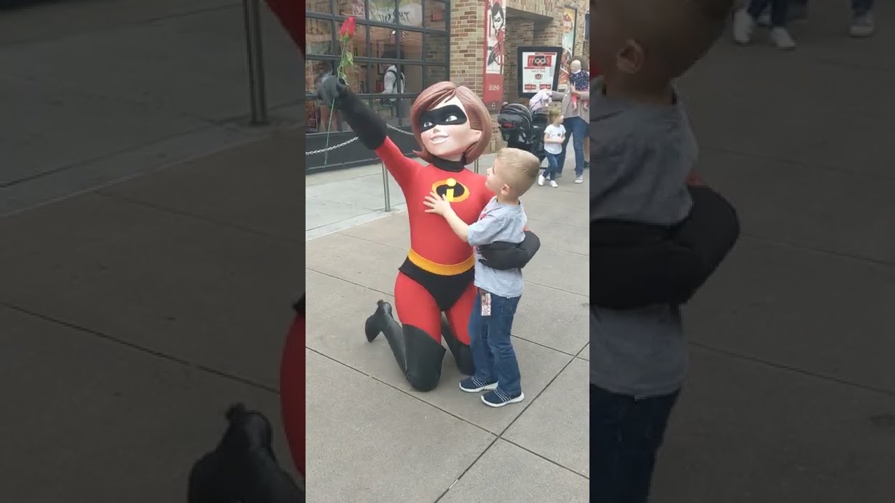 Family Disney Trip 2020 - Mrs. Incredible