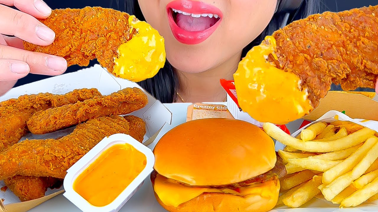 ASMR McCrispy Chicken Strips DIPPED In Creamy Chili Sauce