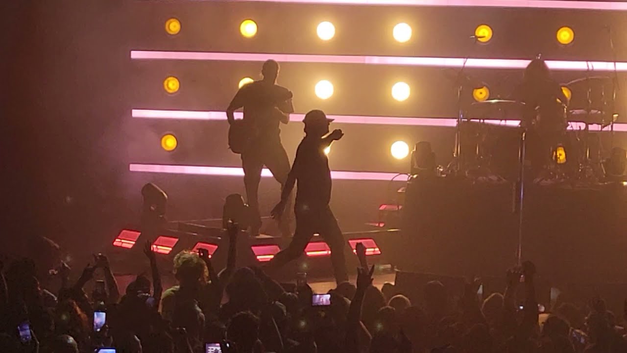Angels & Airwaves - Surrender Live in Austin Texas 10/31/21