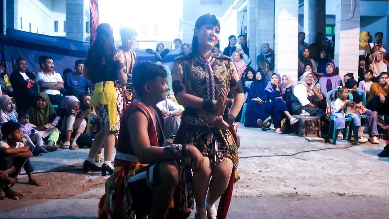 KENTONG MLONGO DIGOYANG JATHIL ROSSI SAMPAI MEPET BAWAH