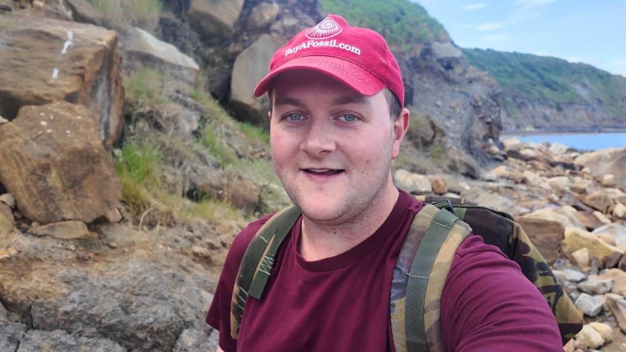 Busy Beach, No Fossils… Until This Rockpool Changed Everything 😲🦴