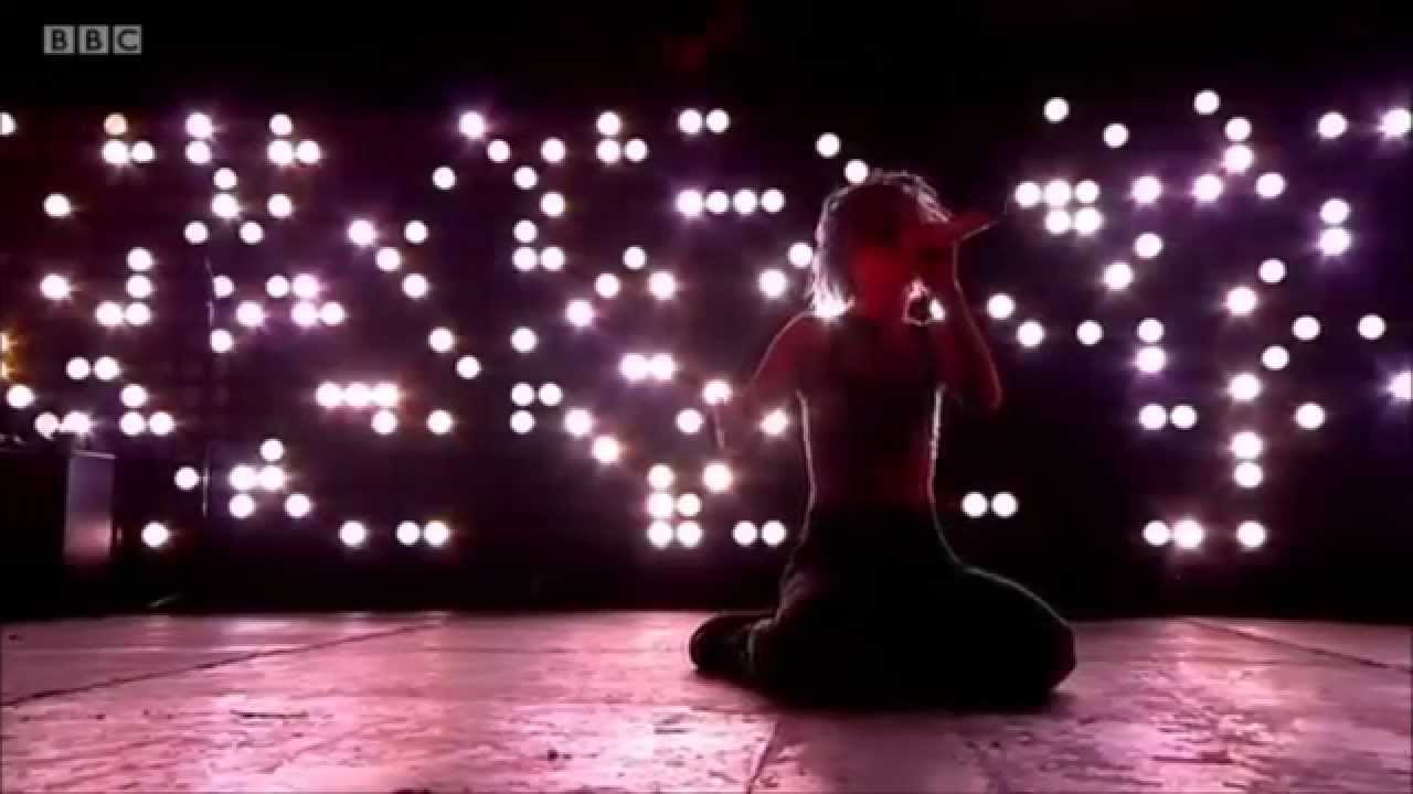 [HD] Paramore - Let The Flames Begin / Part II (Reading Festival 2014)