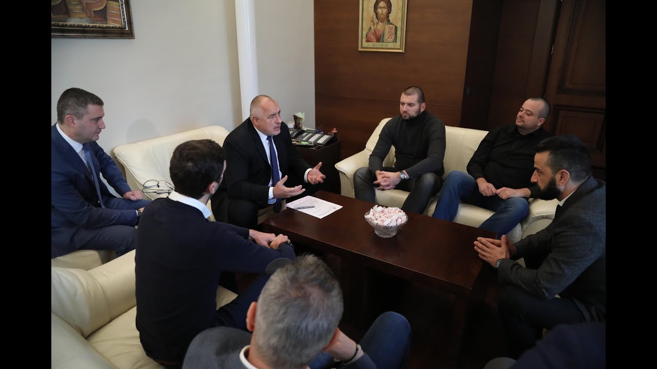 Бойко Борисов от протоколните кадри на МС: Акциите на Левски трябва да са при вас, феновете