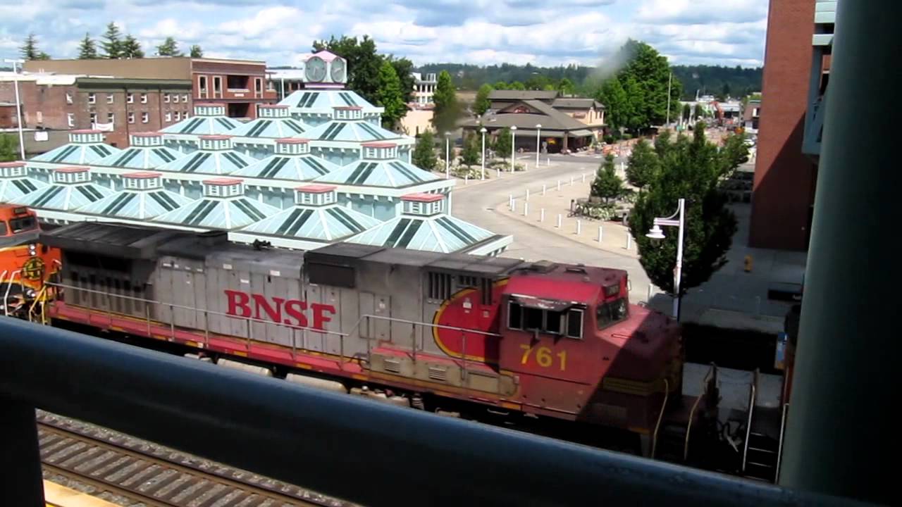BNSF and Amtrak at Auburn Station