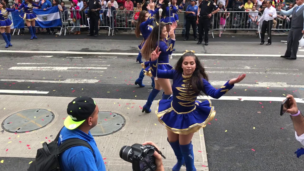 Desfile de la Hispanidad 2017 por la 5th Ave en NYC AU - El Salvador
