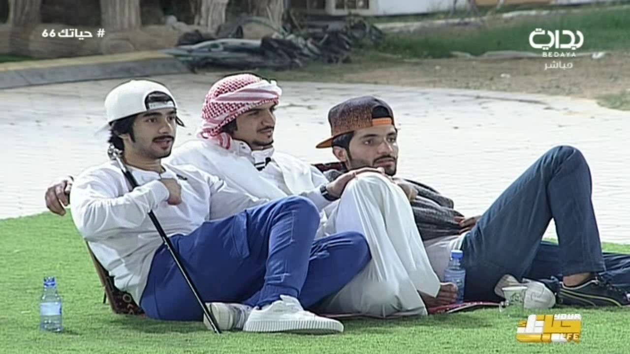 جلسة الشباب في الساحة - منتصف الليل | #حياتك66
