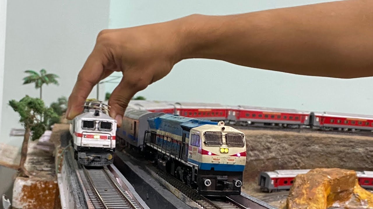 DRAMATICALLY PARALLEL RACE BETWEEN ICF & LHB | MINIATURE TRAIN MODEL | INDIAN RAILWAYS |  HO SCALE