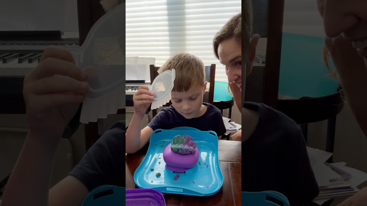 Kinetic Sand Squish Motion Set