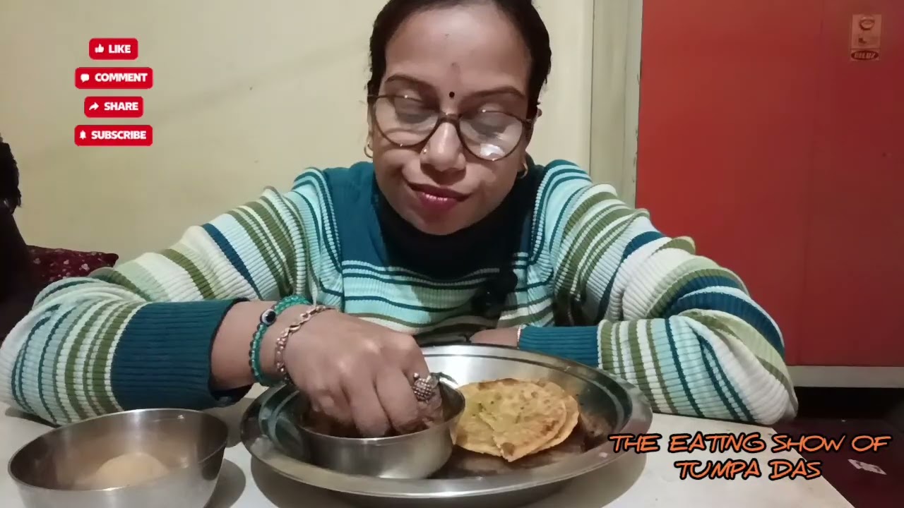 কড়াইশুঁটির কচুরি আলুর দম আর নলের গুড়ে রসগোল্লা
