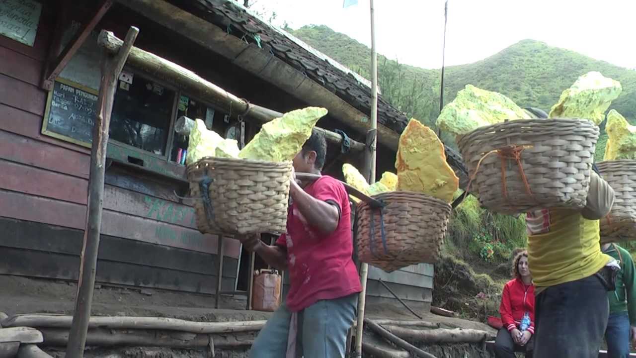 Indonesia volcano adventure - Part 9, Kawah Ijen Sulphur Mines and Acid lake