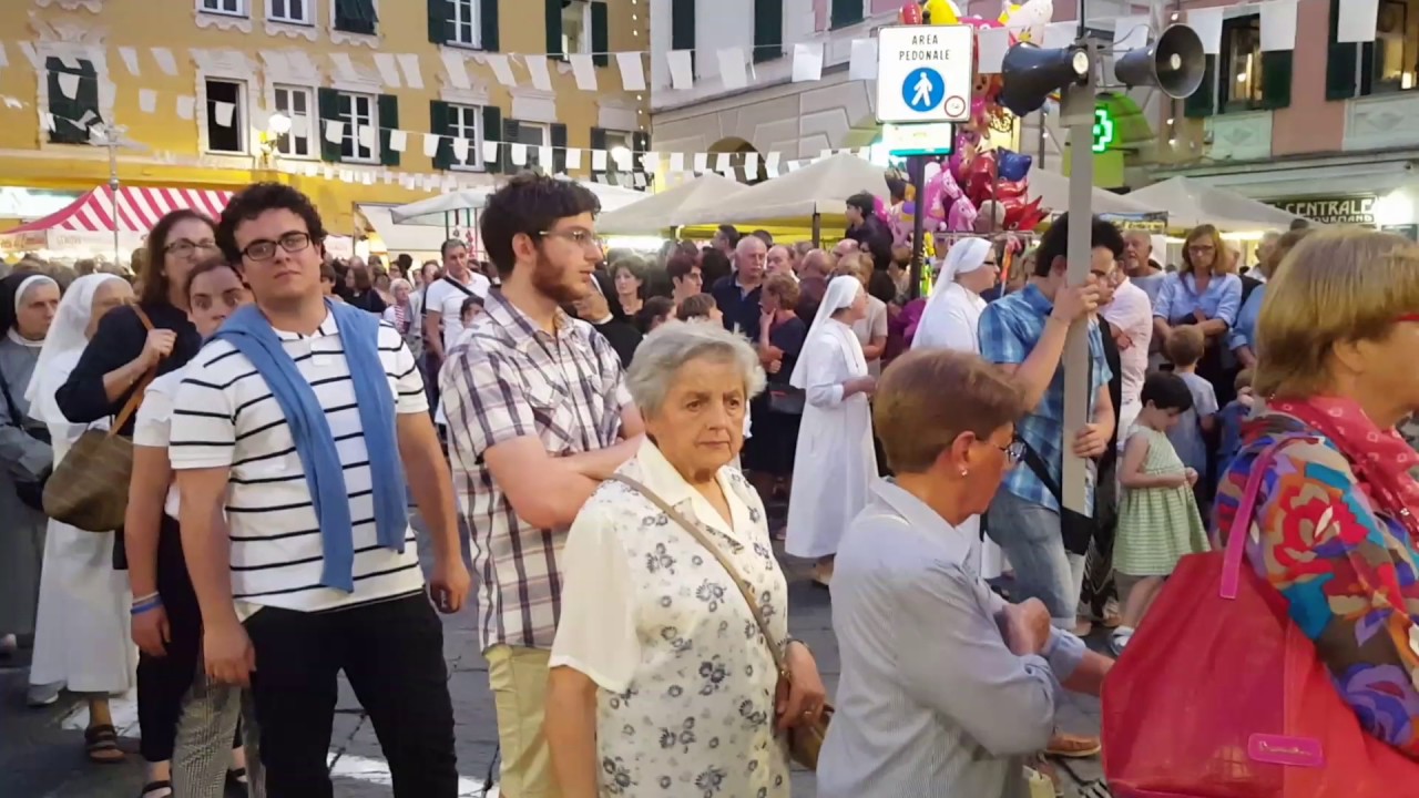 Processione in onore della Madonna di Montallegro.
