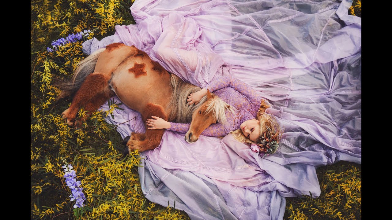 A parachute dress and a wild brumby || Hannah Pikkat