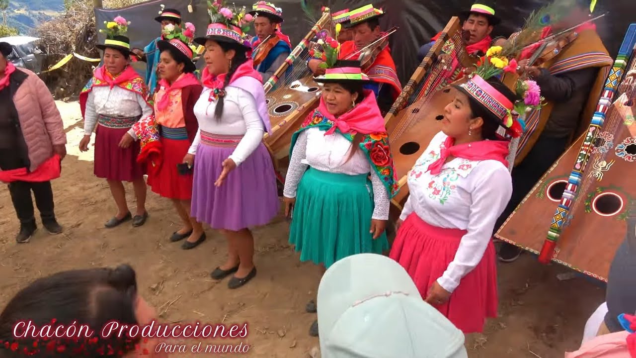 GRAN FIESTA COSTUMBRISTA CON ARPA Y VIOLÍN EN CHALCOS SUCRE - Full toril
