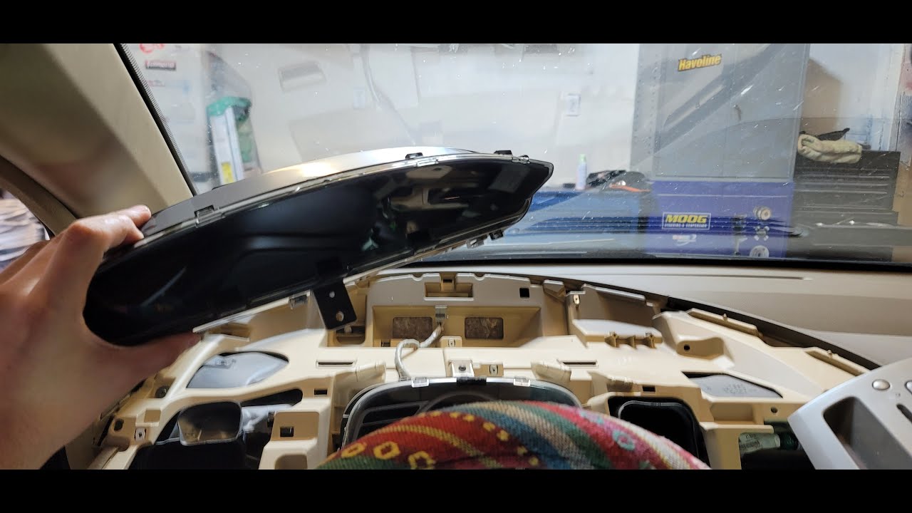 Исправление перевернутого указателя уровня топлива на Honda Civic 8-го поколения