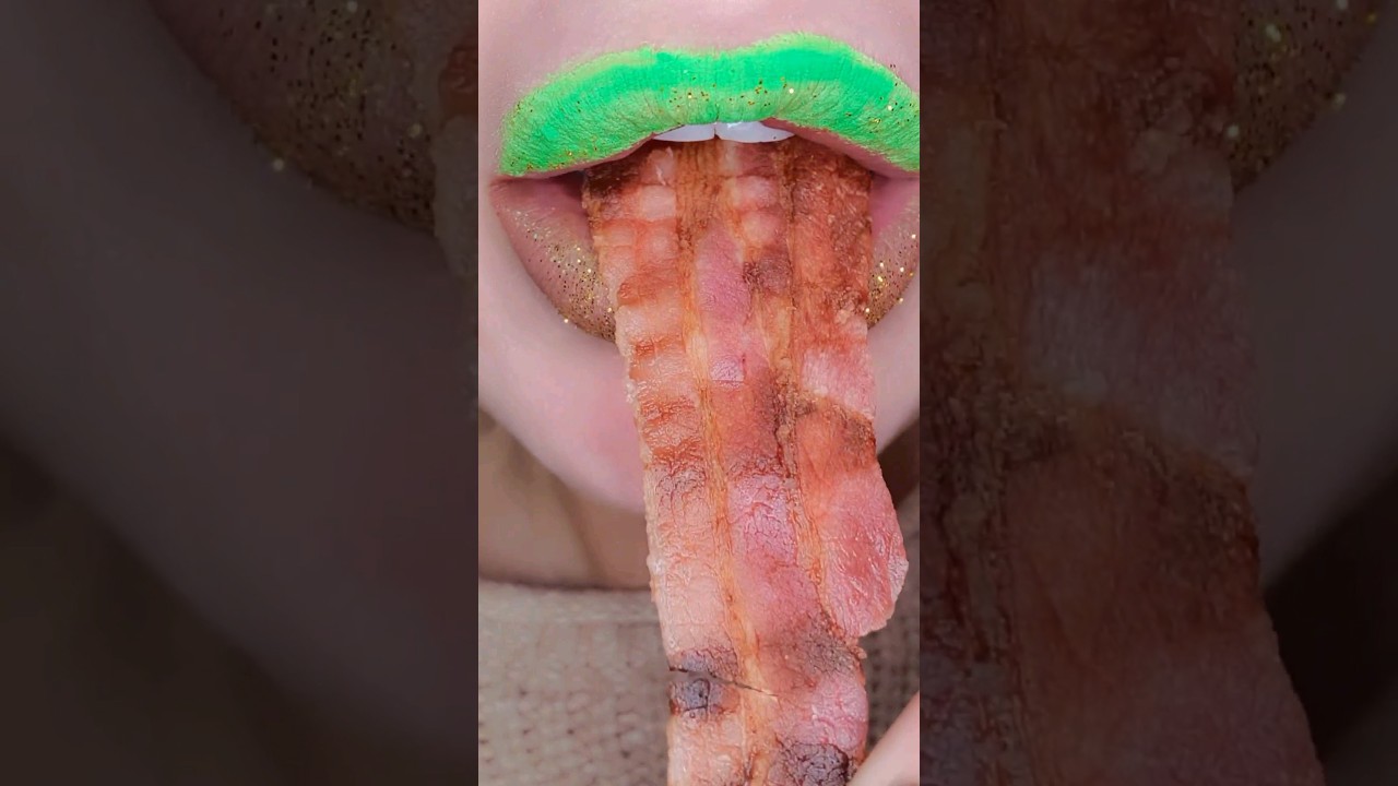 ASMR Satisfying Eating Crispy Bacon 🥓 #asmr #bacon #asmrcrunch