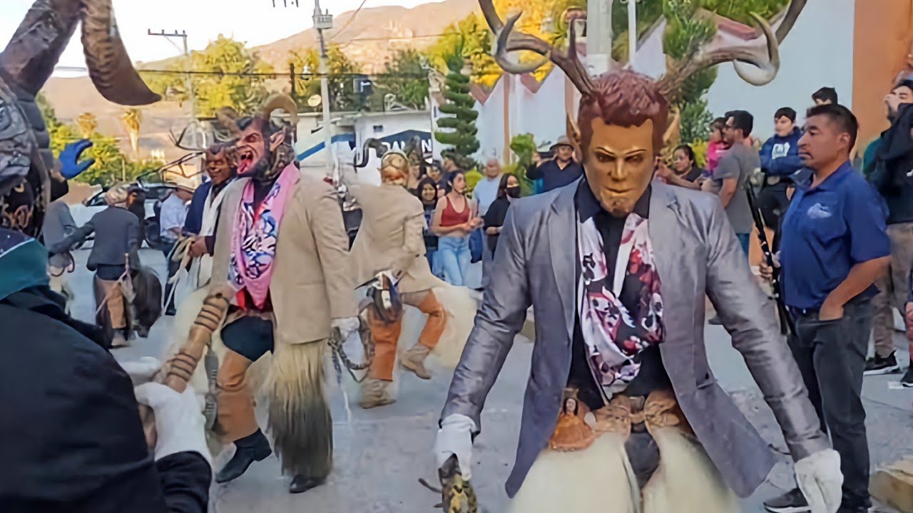 DANZA DE LOS DIABLOS EN SANTO DOMINGO TÓNALA.OAX.Y PURA BANDA BICENTENARIO.6 de enero de 2023