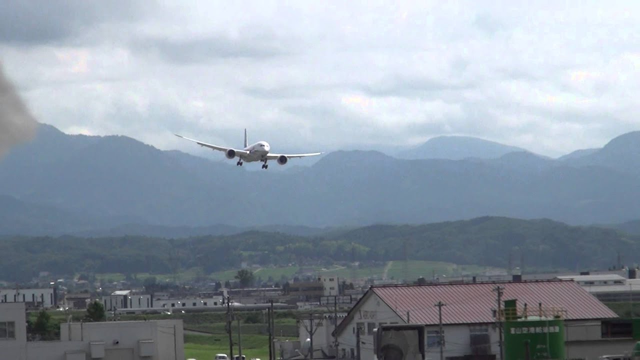 富山空港　Ｂ７８７