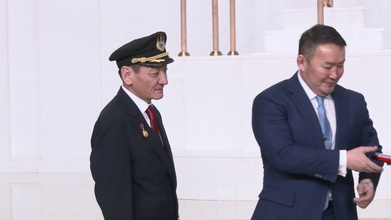 Төрийн дээд цол, одон, медалиар шагнав